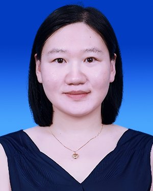 校长冷畅俭走进5N教学楼202教室
