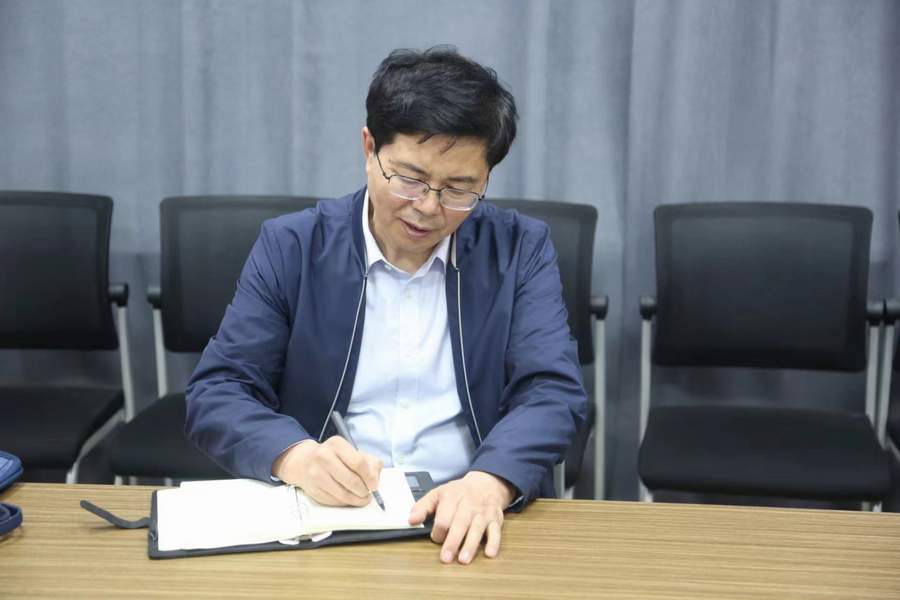 确保思想性和学术性高度统一的教材进课